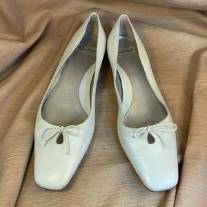 Marshall Fields all leather delicate elegant bow